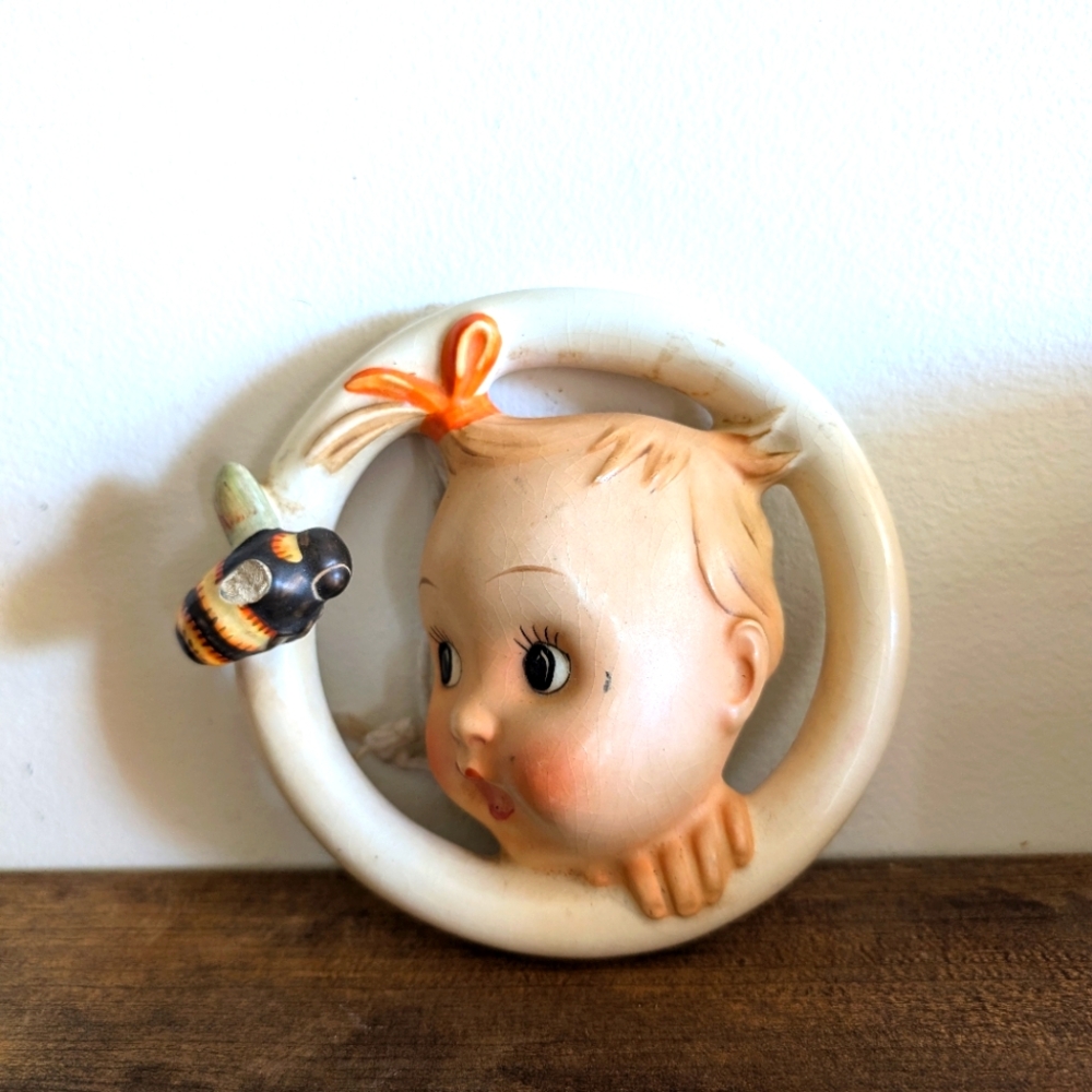 Rare Vintage Hummel Goebel figurine Baby Girl Wall Plaque 5" GirlRing Bee Signed